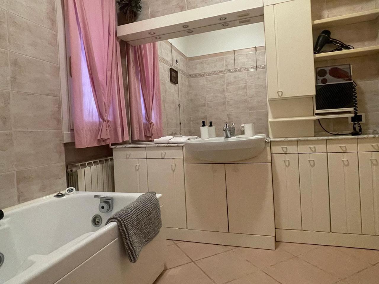 Villa Mario - Casa Vacanze Лавена Понте Треза Екстериор снимка